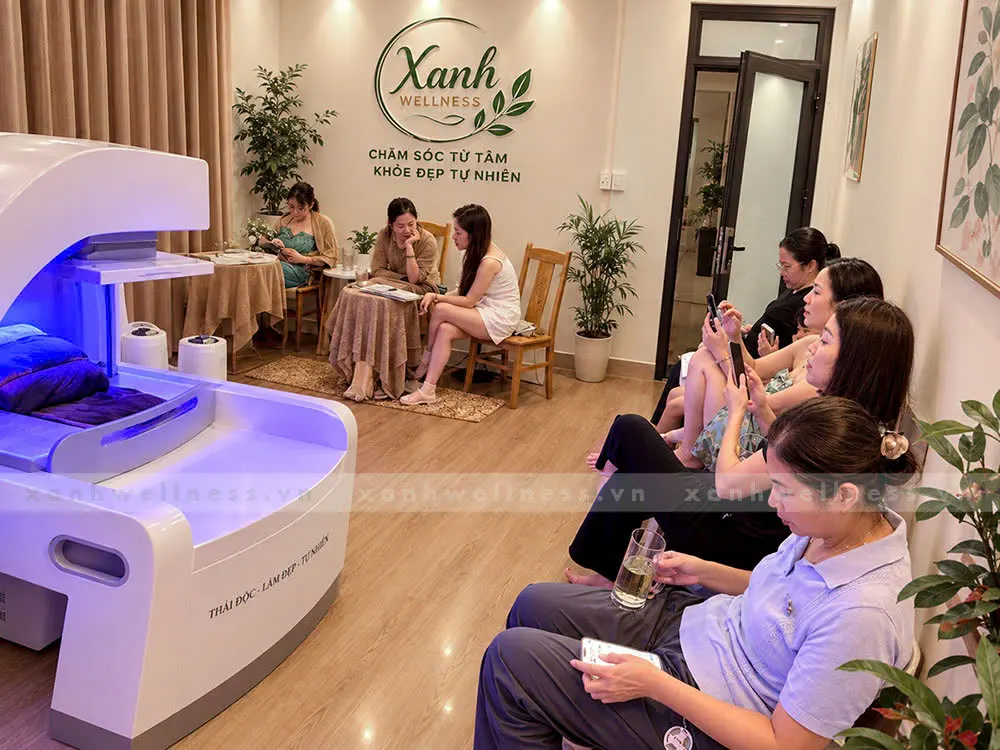 Khách trải nghiệm dãy buồng công nghệ Xanh Wellness